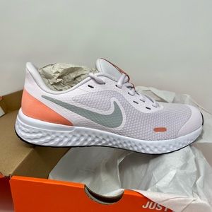 Nike | Revolution 5 Sneakers, Light Violet, Size 5.5(6Y) - NEW IN BOX